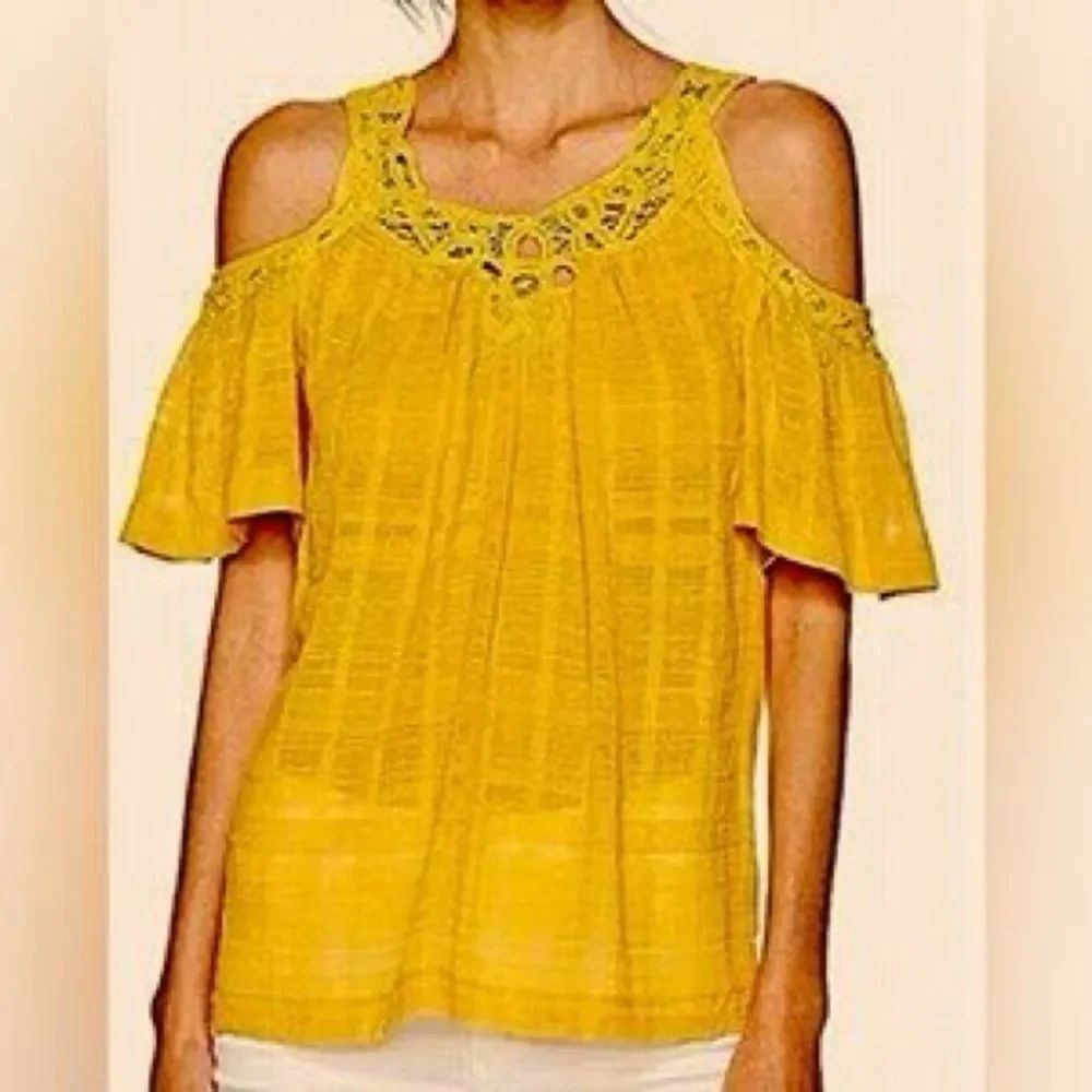 Max Edition Yellow Cold-Shoulder Lace-Detail Blouse